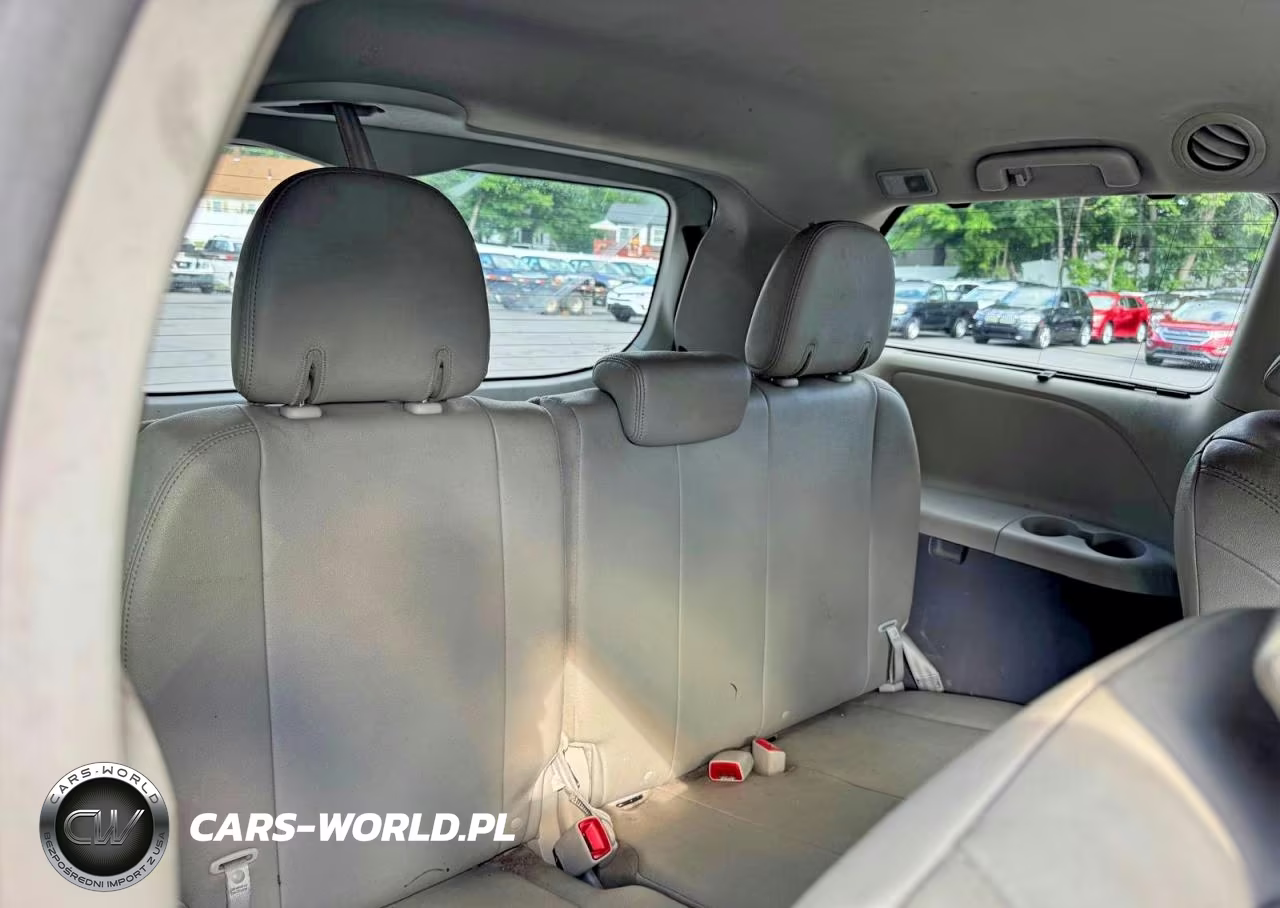 2017 Toyota Sienna Xle 7-Passenger VIN:5TDDZ3DC4HS159092 - 8