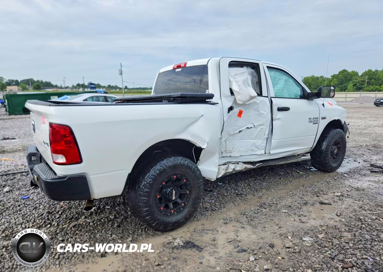 2019 Ram 1500 Classic Tradesman VIN:3C6RR7KT2KG690661 - 3