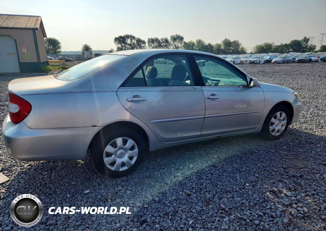 2002 Toyota Camry Le VIN:4T1BE32K92U049828 - 3