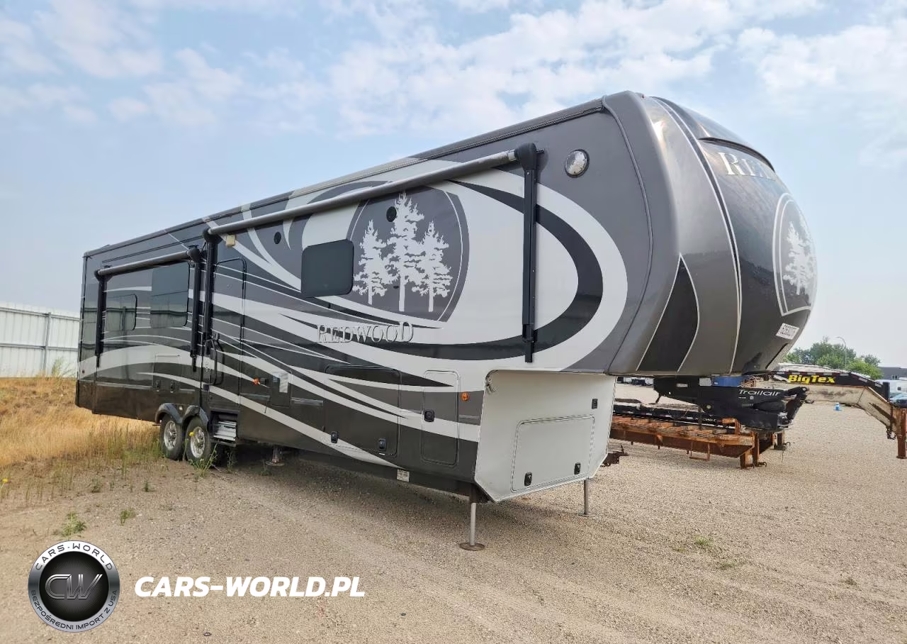 2016 Cross Roads Red Wood Camper