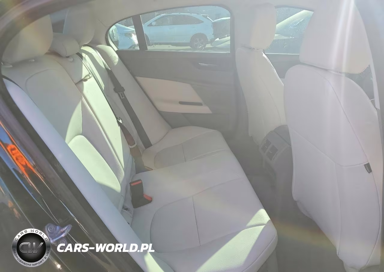 2017 Jaguar Xe Premium VIN:SAJAJ4BV8HCP14987 - 10
