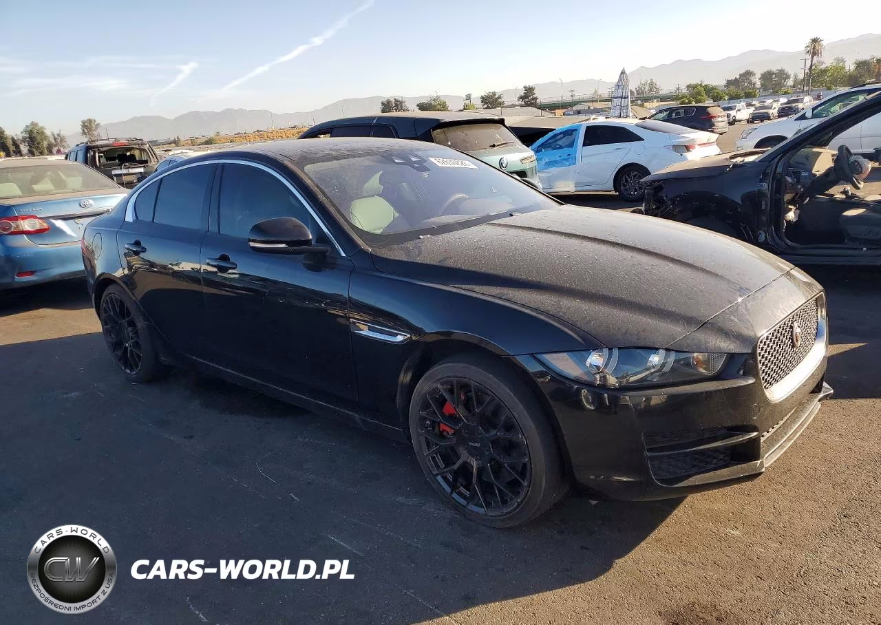 2017 Jaguar Xe Premium VIN:SAJAJ4BV8HCP14987 - 4