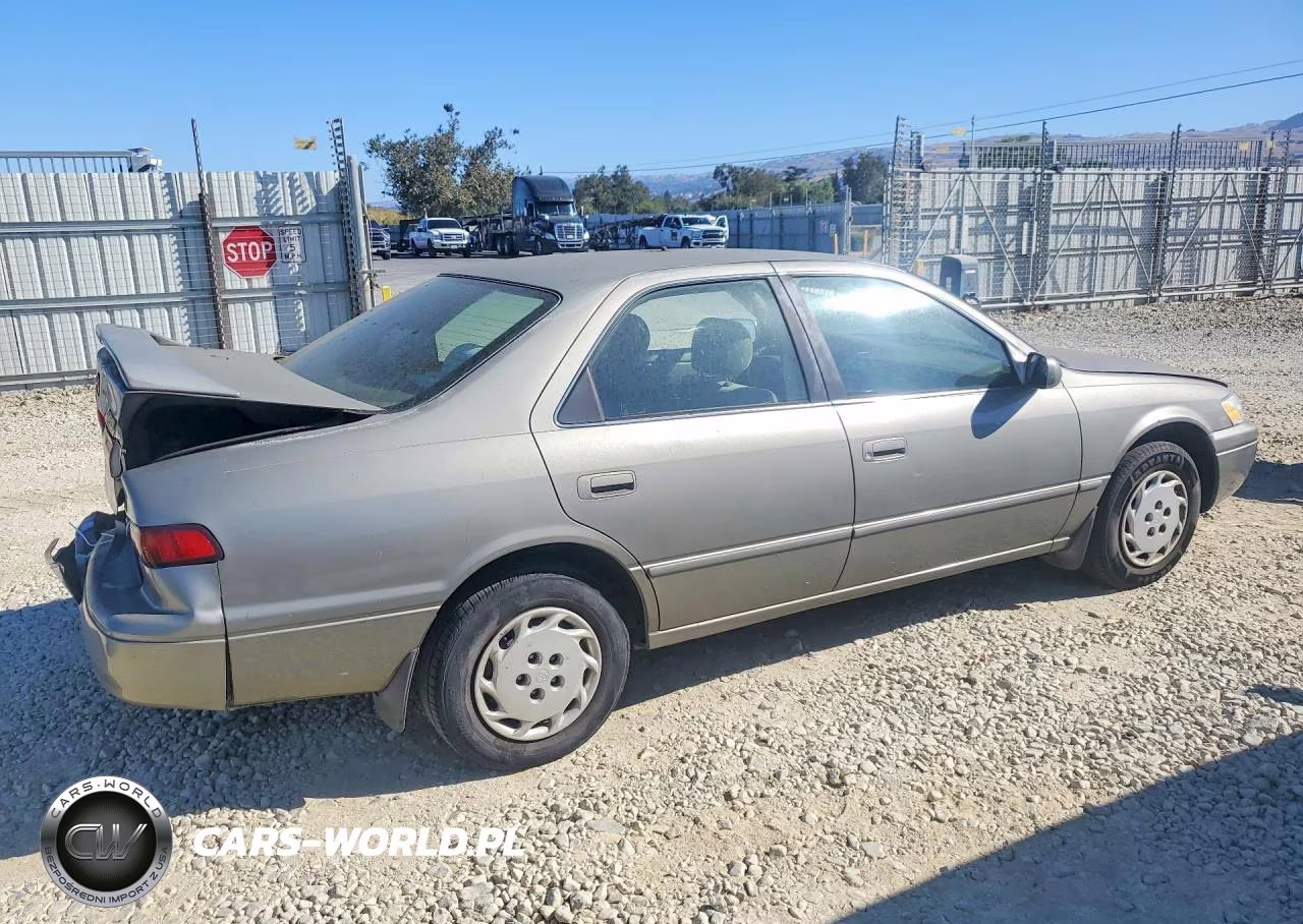 1997 Toyota Camry Le VIN:JT2BG22K6V0065871 - 3