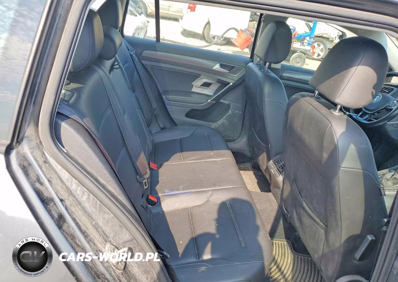 2018 Volkswagen Golf Sportwagen S VIN:3VWD17AU2JM753047 - 10