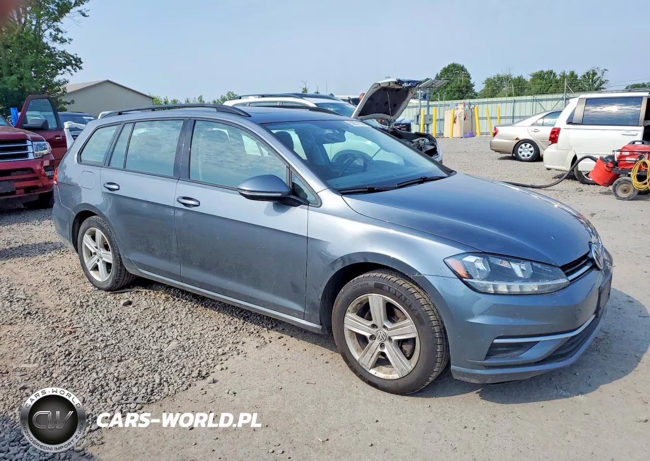 2018 Volkswagen Golf Sportwagen S VIN:3VWD17AU2JM753047 - 4