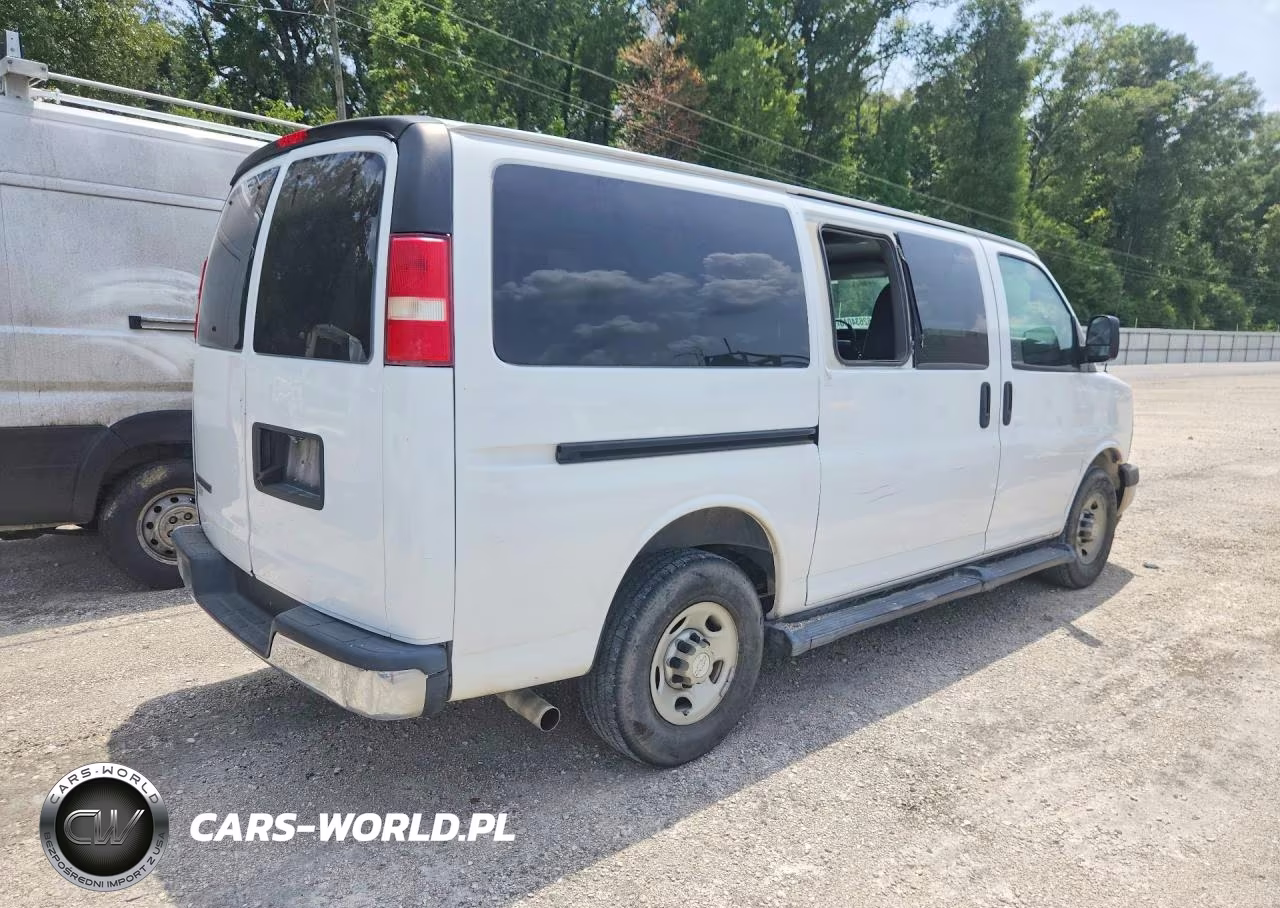 2017 Chevrolet Van VIN:1GAZGMFG9H1252858 - 3