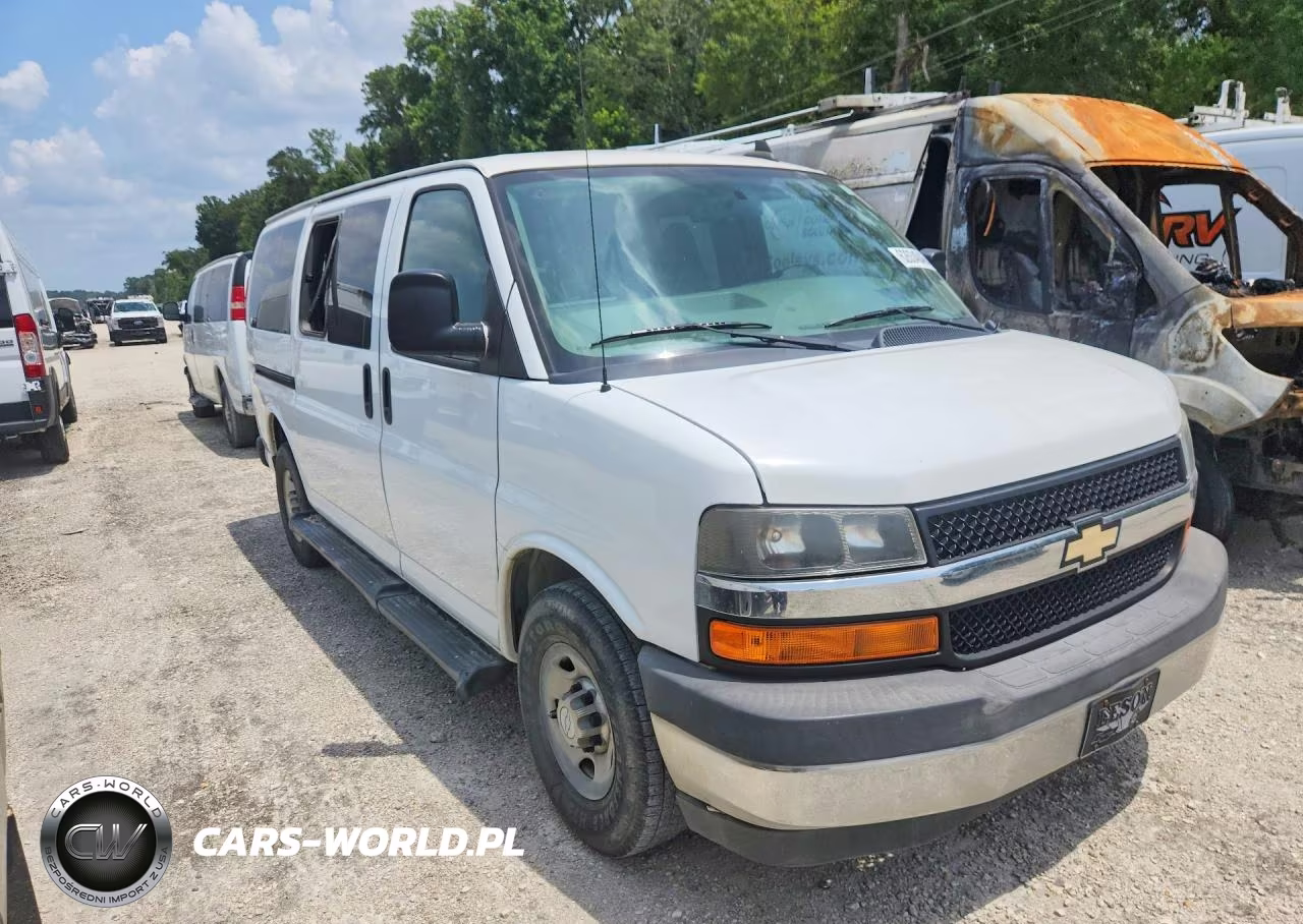2017 Chevrolet Van VIN:1GAZGMFG9H1252858 - 4