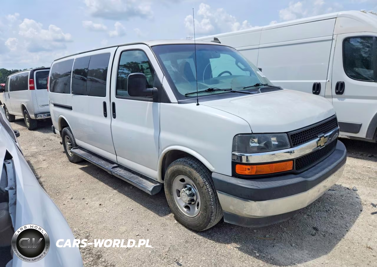 2017 Chevrolet Express G3500 Lt VIN:1GAZGMFG0H1188385 - 4