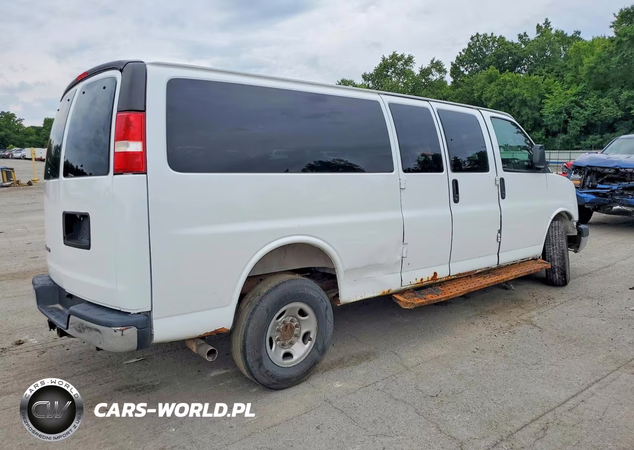 2017 Chevrolet Express 35 VIN:1GAZGPFG7H1338784 - 3
