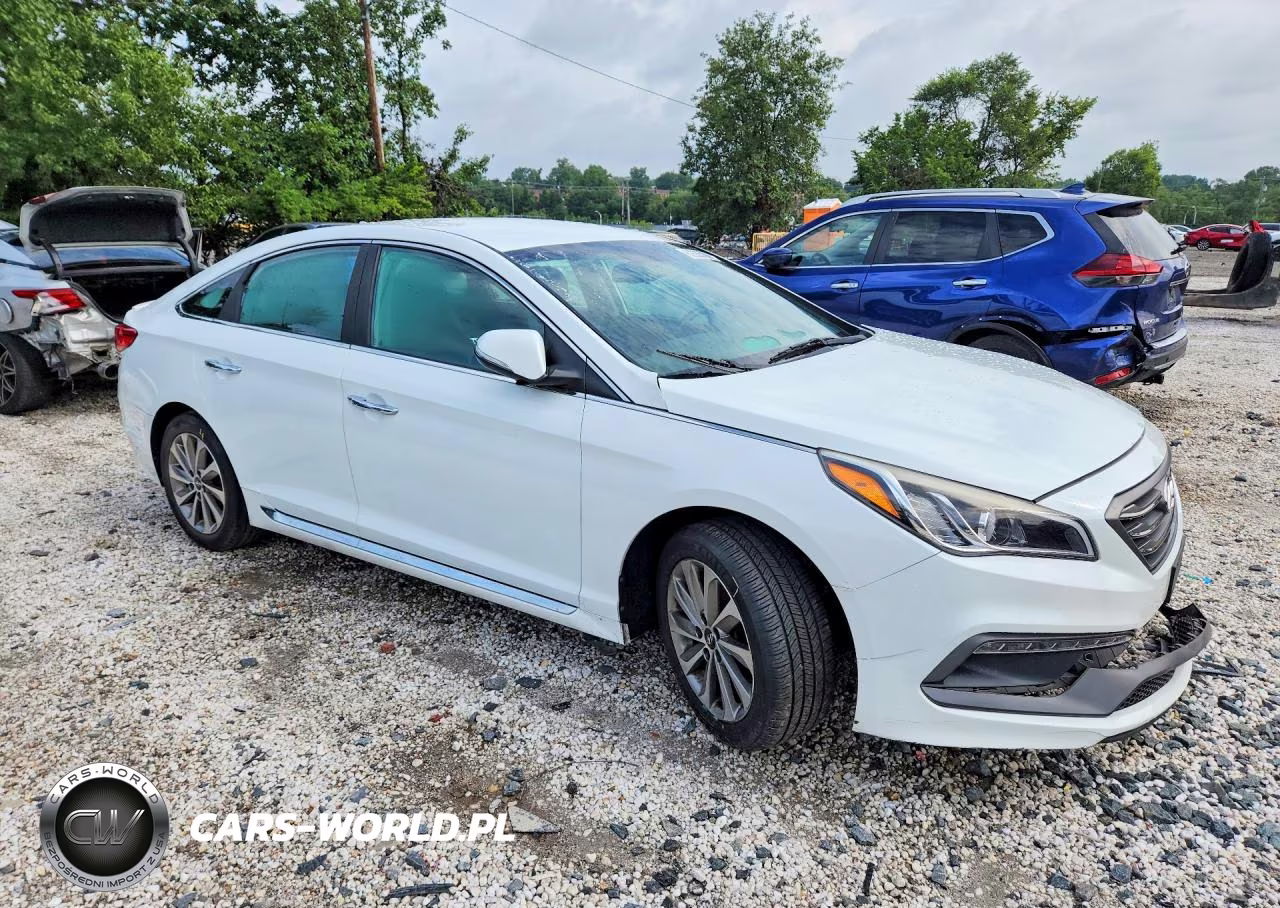 2016 Hyundai Sonata Sport VIN:5NPE34AF1GH265790 - 4