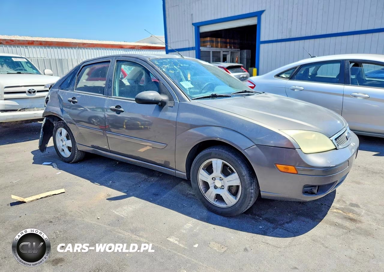 2005 Ford Focus Zx4 VIN:1FAFP34N65W271359 - 4