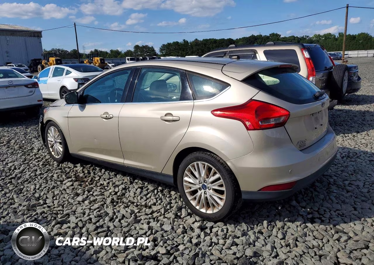 2018 Ford Focus Titanium VIN:1FADP3N26JL295877 - 2