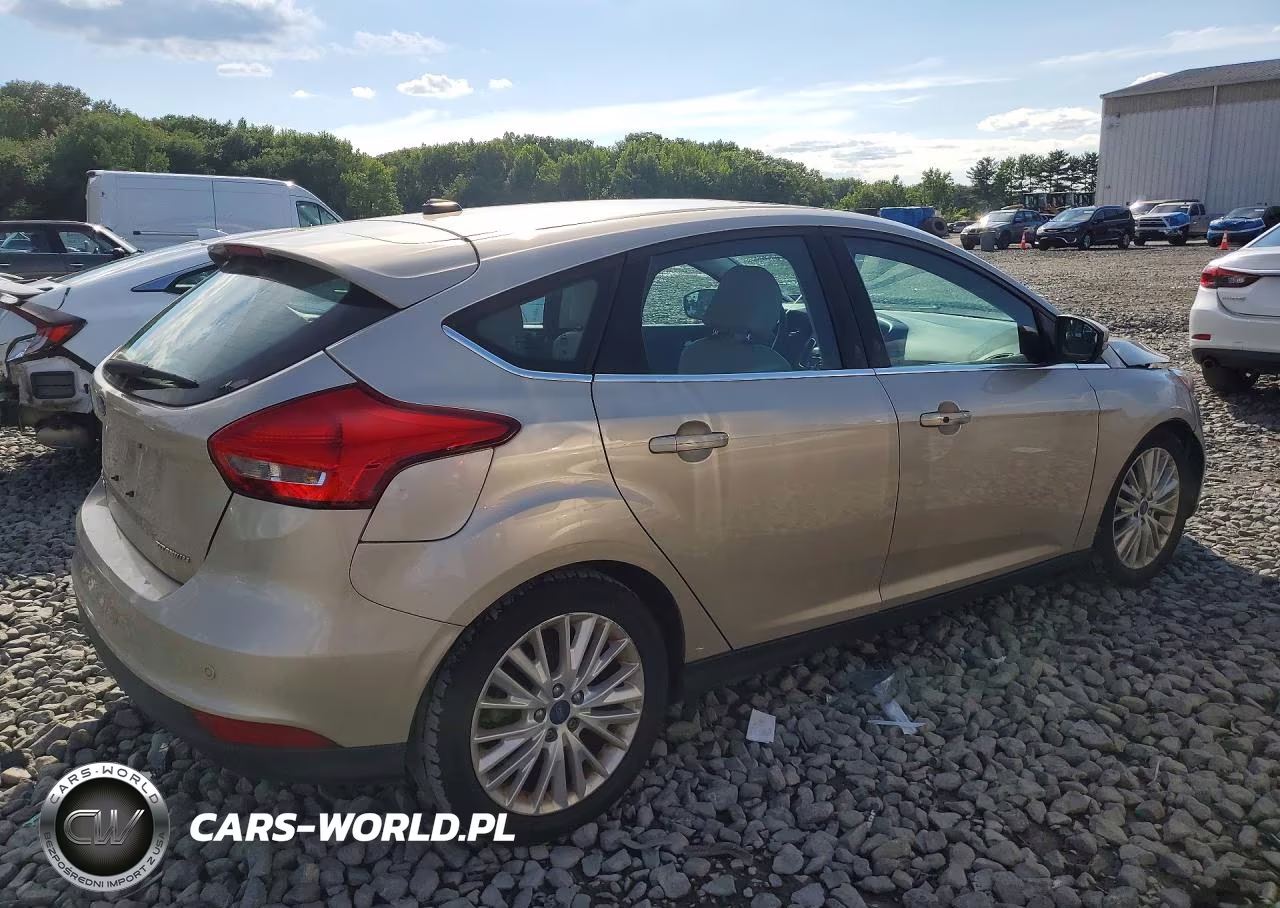 2018 Ford Focus Titanium VIN:1FADP3N26JL295877 - 3