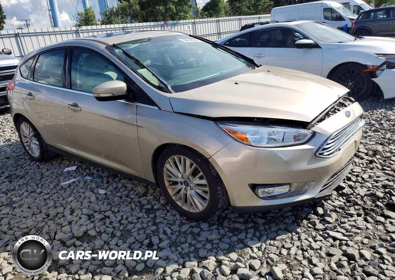 2018 Ford Focus Titanium VIN:1FADP3N26JL295877 - 4