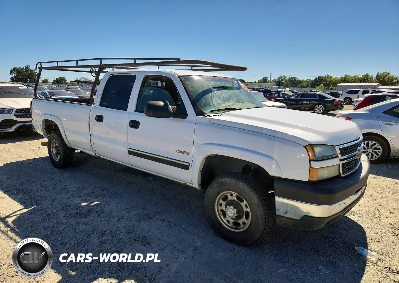 2005 Chevrolet Silverado C2500 Heavy Duty VIN:1GCHC23U45F897753 - 4