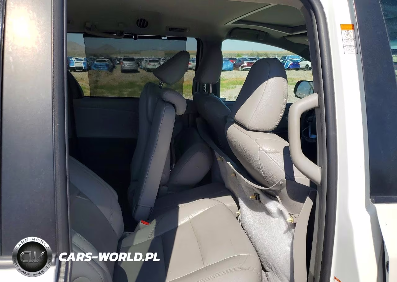2017 Toyota Sienna Xle 8-Passenger VIN:5TDYZ3DC2HS889388 - 11