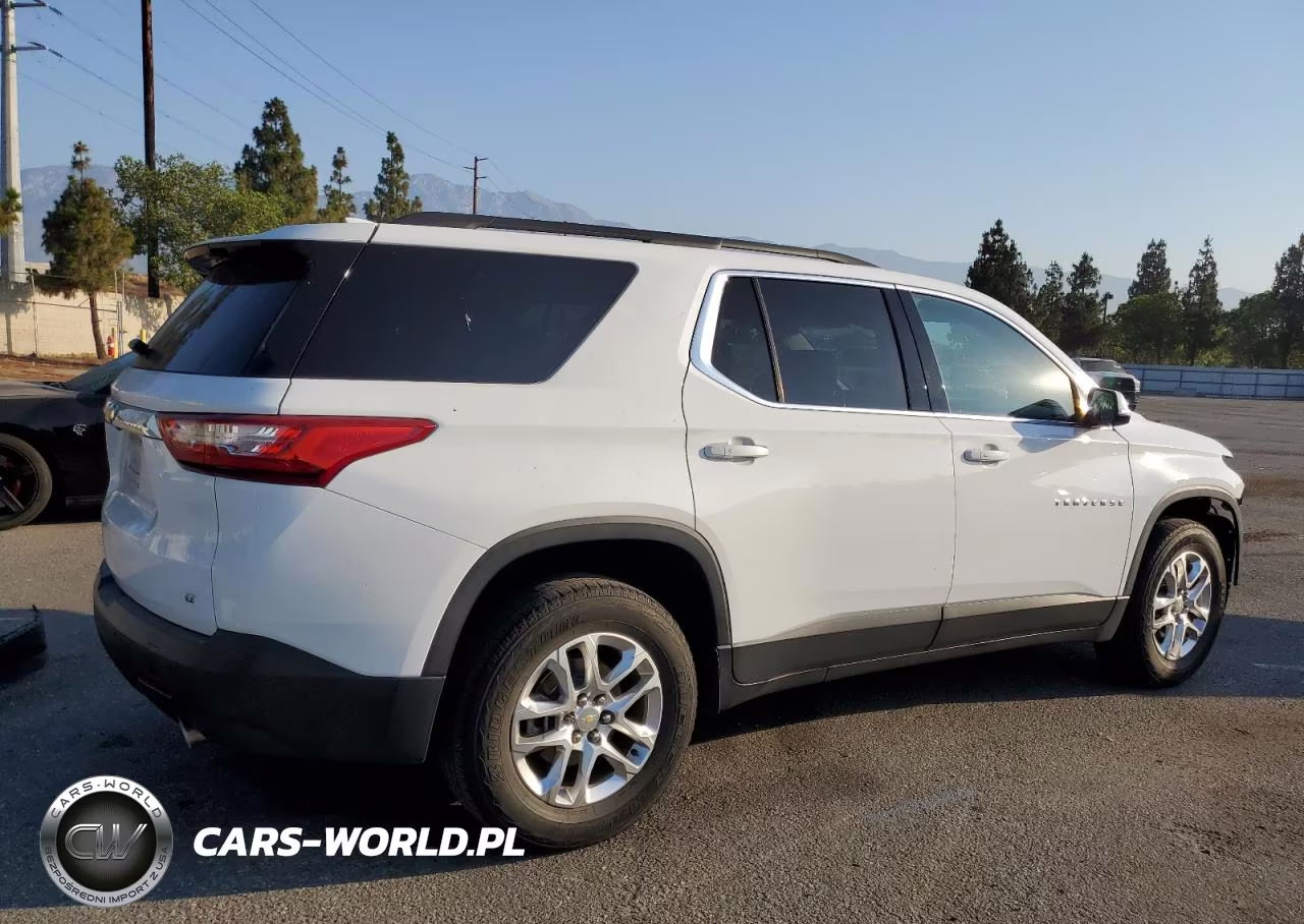 2019 Chevrolet Traverse Lt VIN:1GNERGKWXKJ124061 - 3