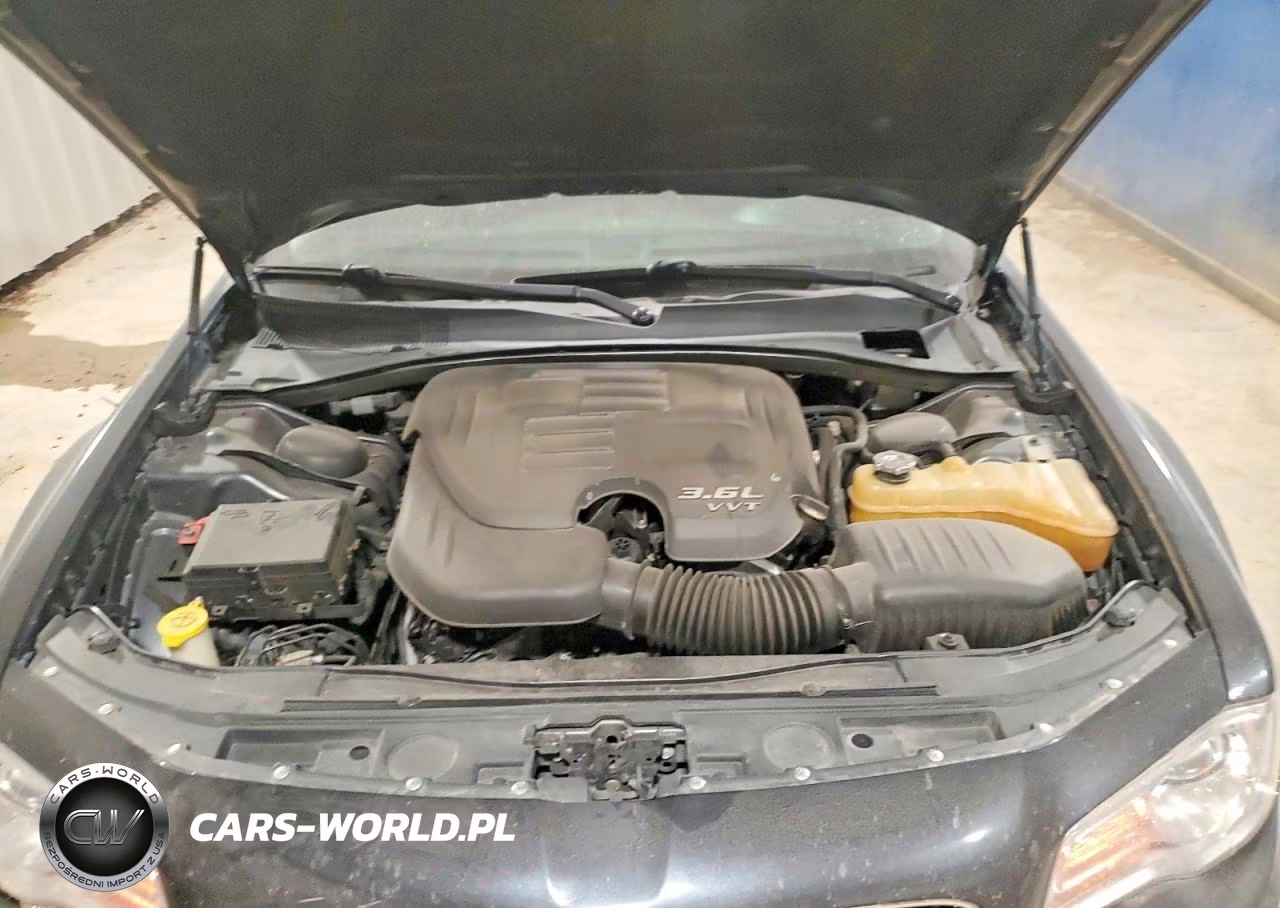 2018 Chrysler 300 Touring VIN:2C3CCAAG0JH234212 - 11