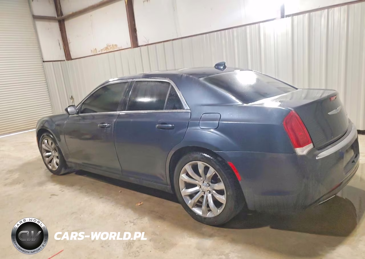 2018 Chrysler 300 Touring VIN:2C3CCAAG0JH234212 - 2