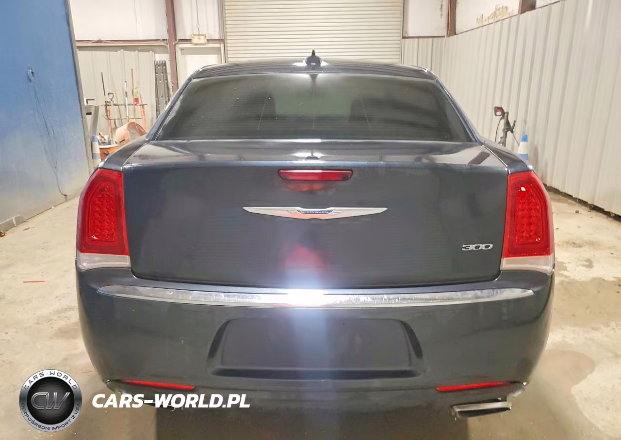 2018 Chrysler 300 Touring VIN:2C3CCAAG0JH234212 - 6