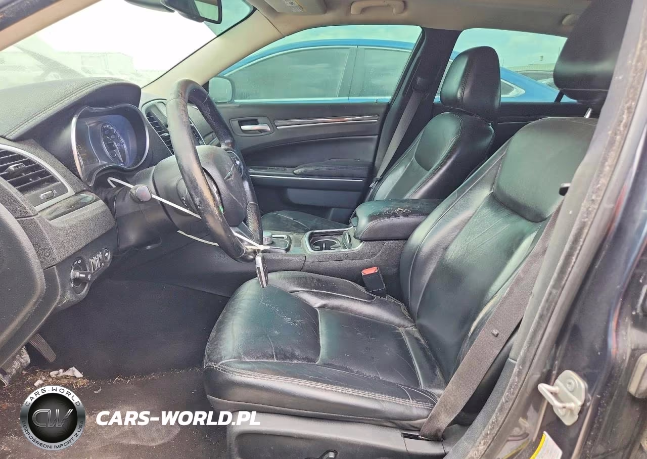 2018 Chrysler 300 Touring VIN:2C3CCAAG0JH234212 - 7