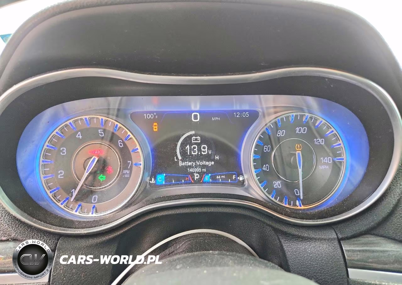 2018 Chrysler 300 Touring VIN:2C3CCAAG0JH234212 - 9