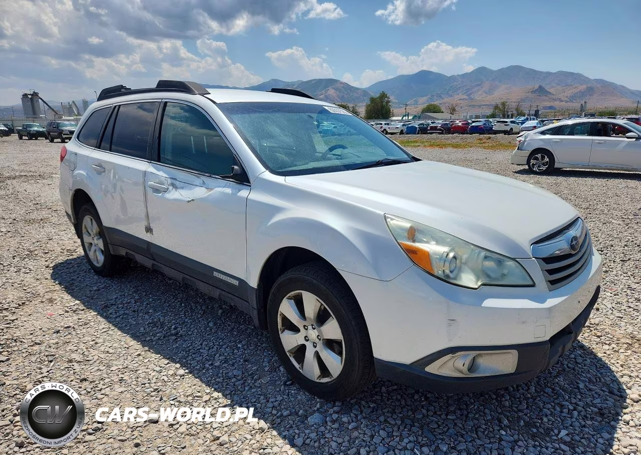 2011 Subaru Outback 2.5I Premium VIN:4S4BRCCC1B3370604 - 4