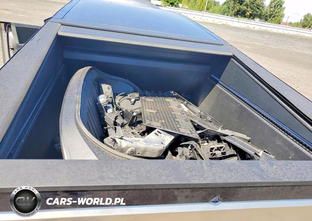 2025 Tesla Cybertruck VIN:7G2CEHED5SA072187 - 12