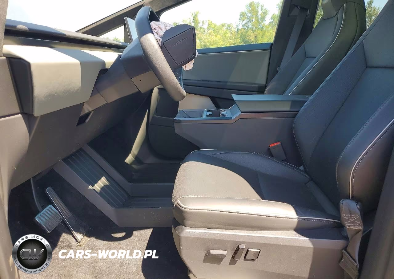 2025 Tesla Cybertruck VIN:7G2CEHED5SA072187 - 7