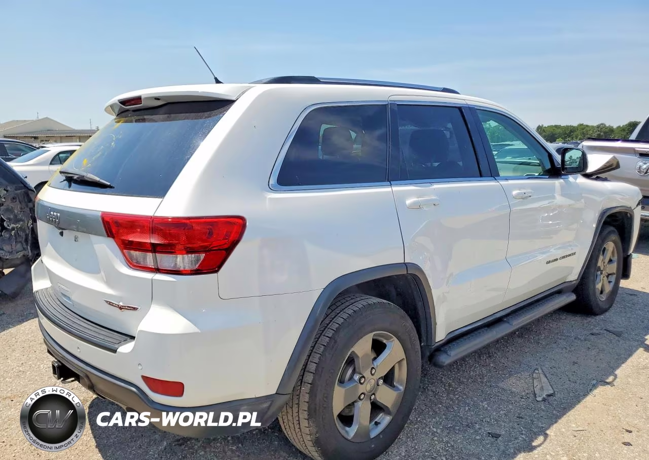 2013 Jeep Grand Cherokee Laredo VIN:1C4RJFAG6DC614929 - 3