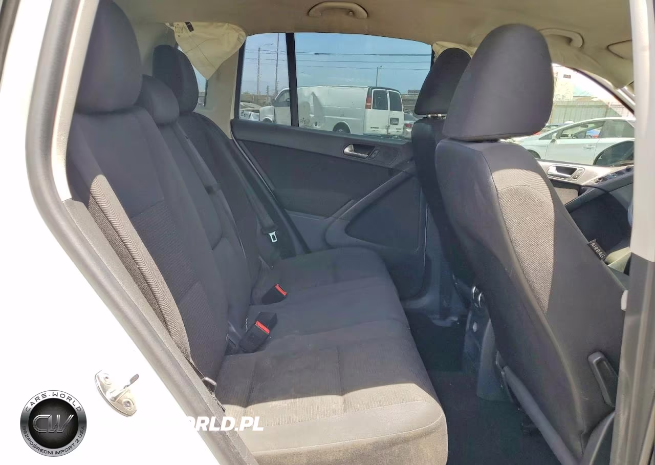 2015 Volkswagen Tiguan S VIN:WVGAV7AX4FW614495 - 11
