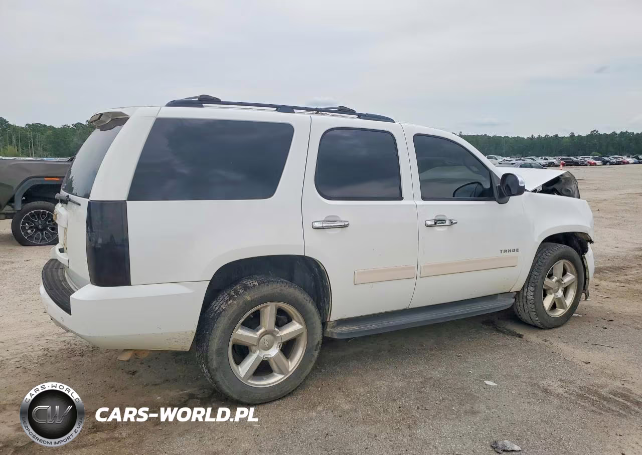 2011 Chevrolet Tahoe C1500 Lt VIN:1GNSCBE05BR336415 - 3