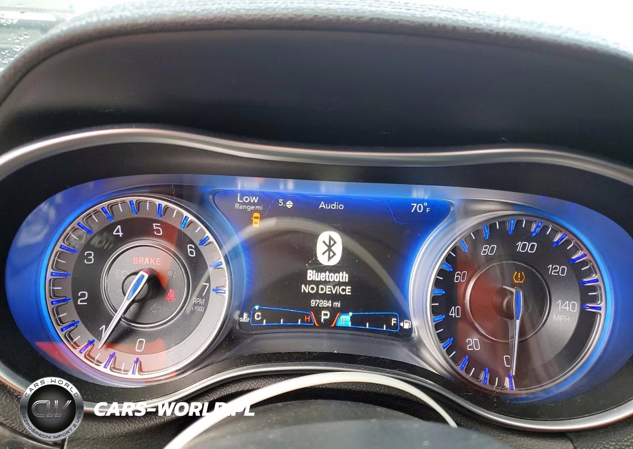 2016 Chrysler 300C VIN:2C3CCAKG2GH208993 - 9