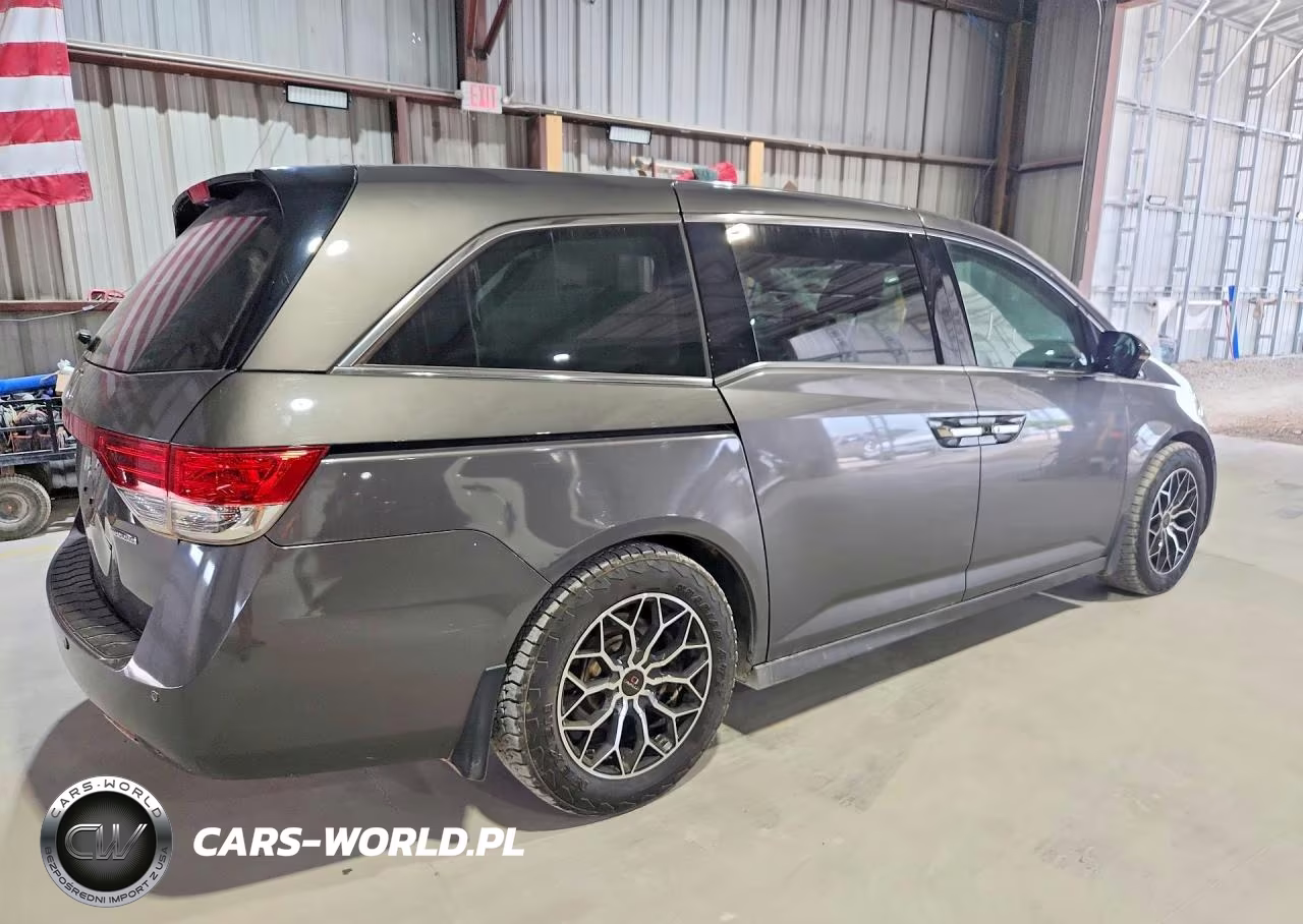2014 Honda Odyssey Touring VIN:5FNRL5H96EB018459 - 3