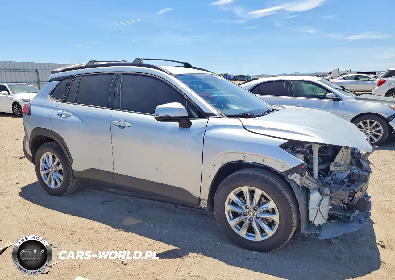 2022 Toyota Corolla Cross Le VIN:7MUCAABG7NV003899 - 4
