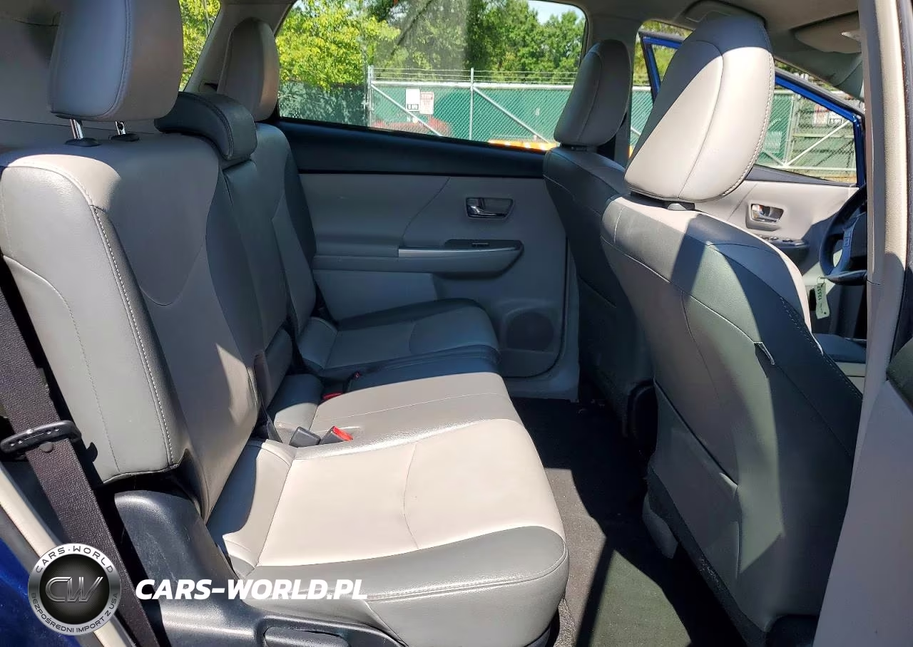 2016 Toyota Prius V Four VIN:JTDZN3EU2GJ047802 - 10