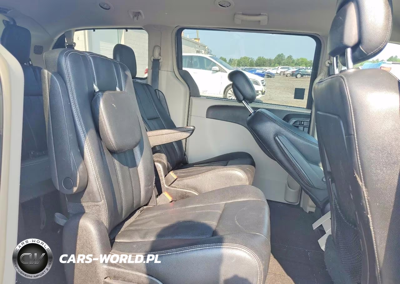 2016 Chrysler Town & Country Touring VIN:2C4RC1BG6GR238515 - 11