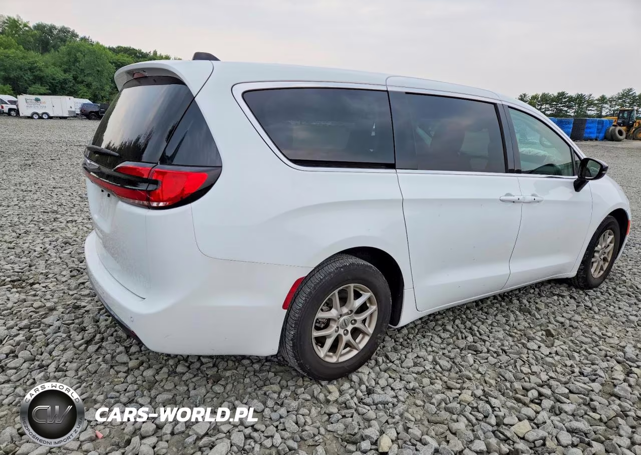 2024 Chrysler Pacifica Touring L VIN:2C4RC1BG0RR119975 - 3