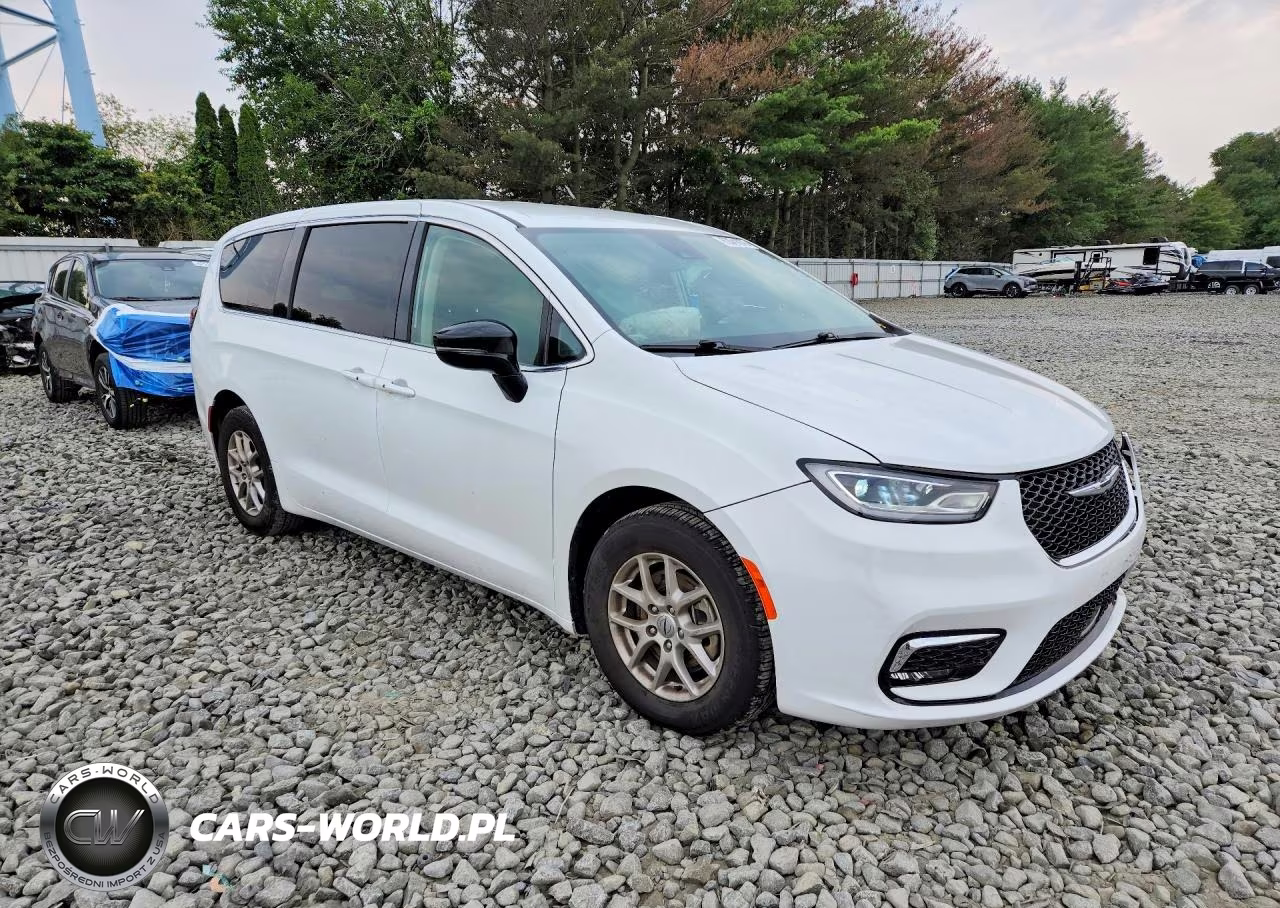 2024 Chrysler Pacifica Touring L VIN:2C4RC1BG0RR119975 - 4