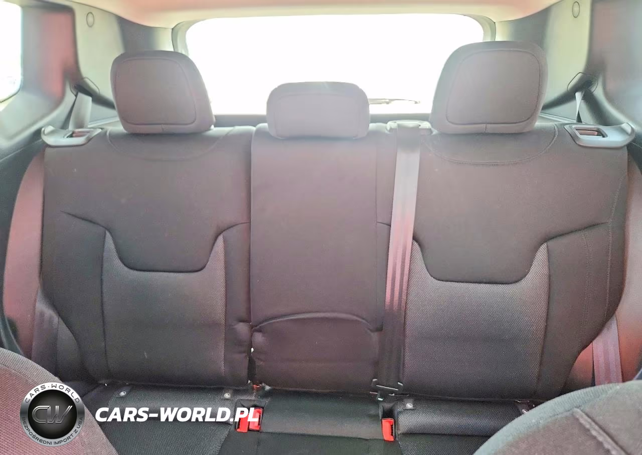 2023 Jeep Renegade Latitude VIN:ZACNJDB13PPP23309 - 10
