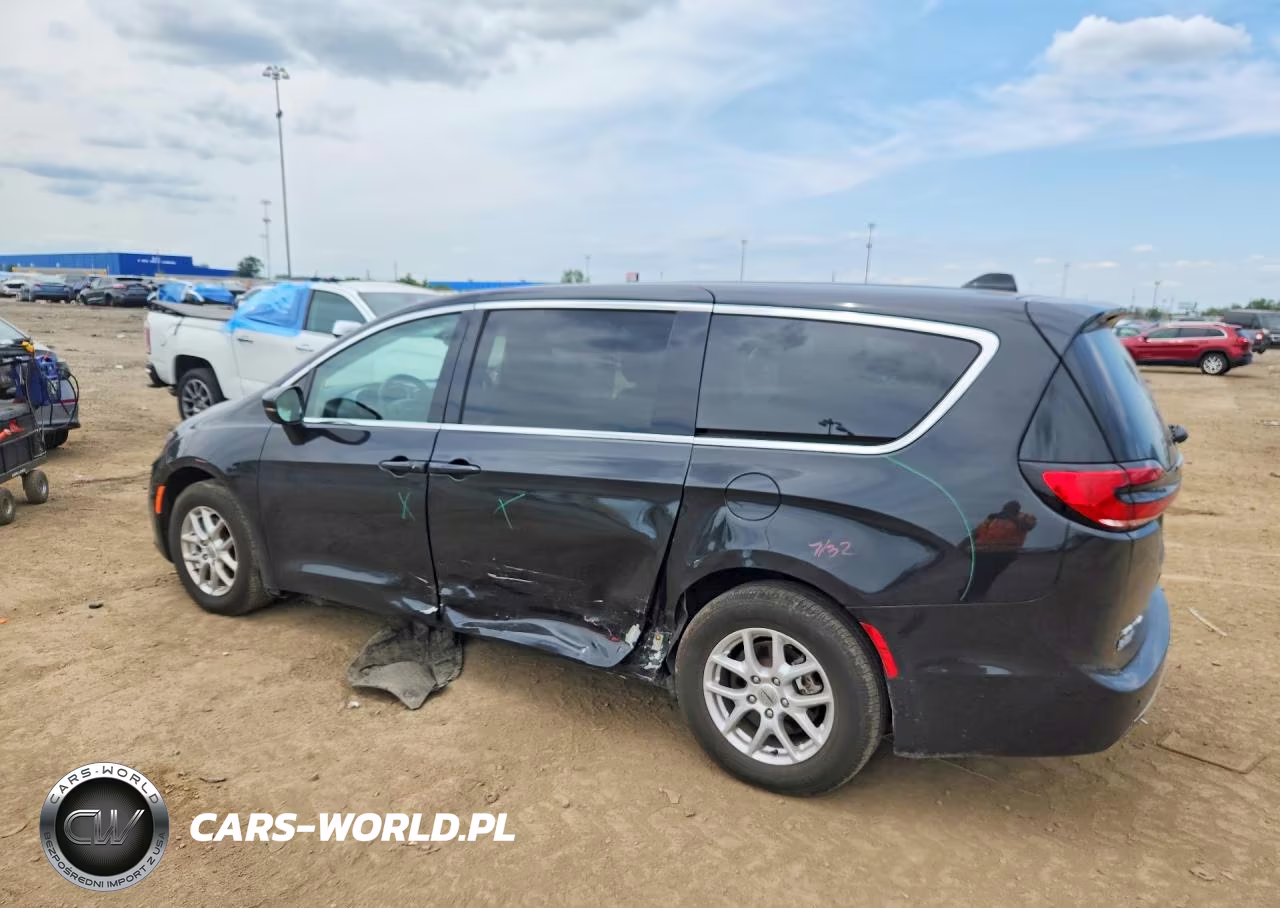 2023 Chrysler Pacifica Touring L VIN:2C4RC1BG8PR621517 - 2