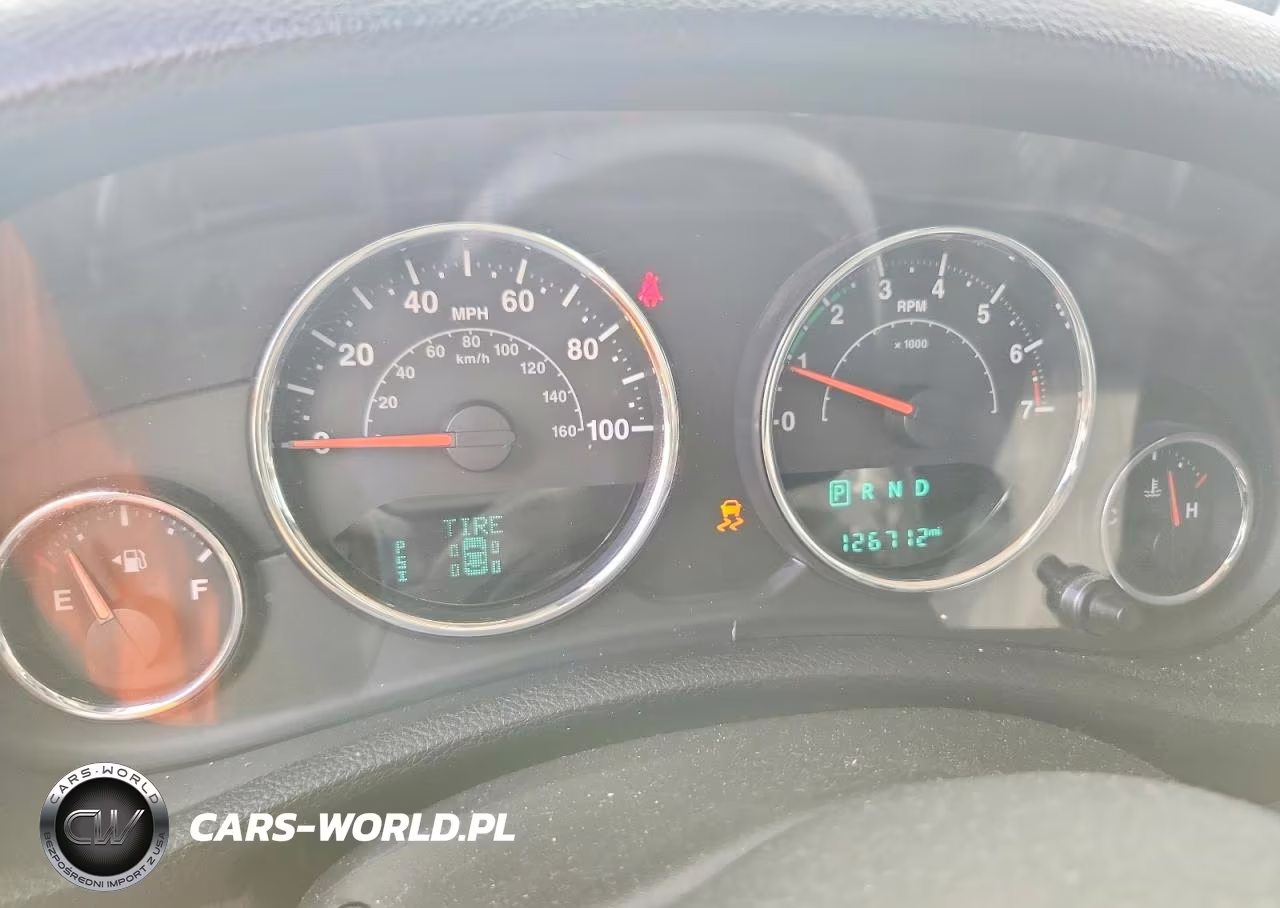 2016 Jeep Wrangler Unlimited Sport VIN:1C4BJWDG8GL263880 - 9