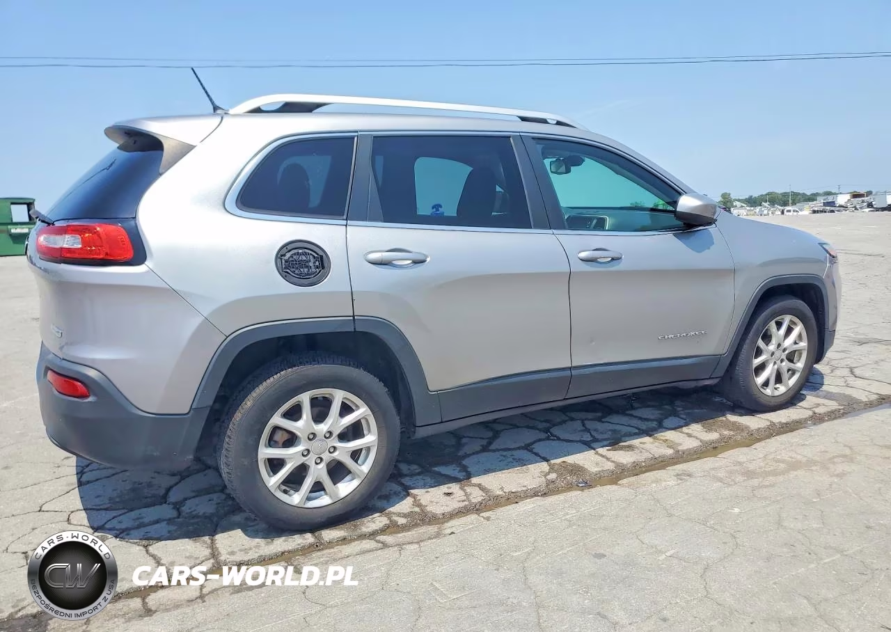 2015 Jeep Cherokee Latitude VIN:1C4PJLCB1FW627418 - 3