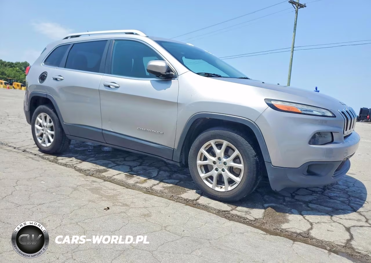 2015 Jeep Cherokee Latitude VIN:1C4PJLCB1FW627418 - 4