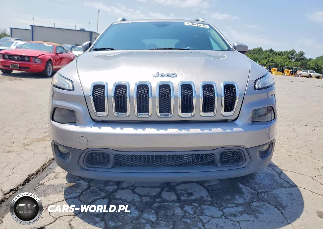 2015 Jeep Cherokee Latitude VIN:1C4PJLCB1FW627418 - 5