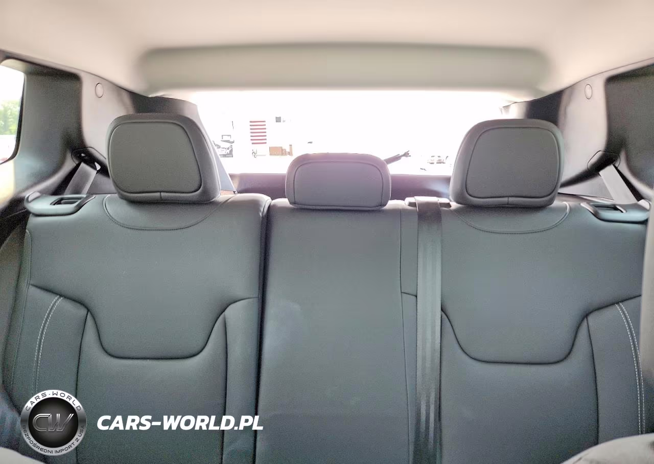 2023 Jeep Renegade Limited VIN:ZACNJDD19PPP44081 - 10