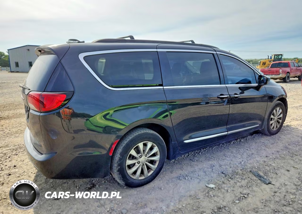 2017 Chrysler Pacifica Touring L VIN:2C4RC1BG7HR778151 - 3