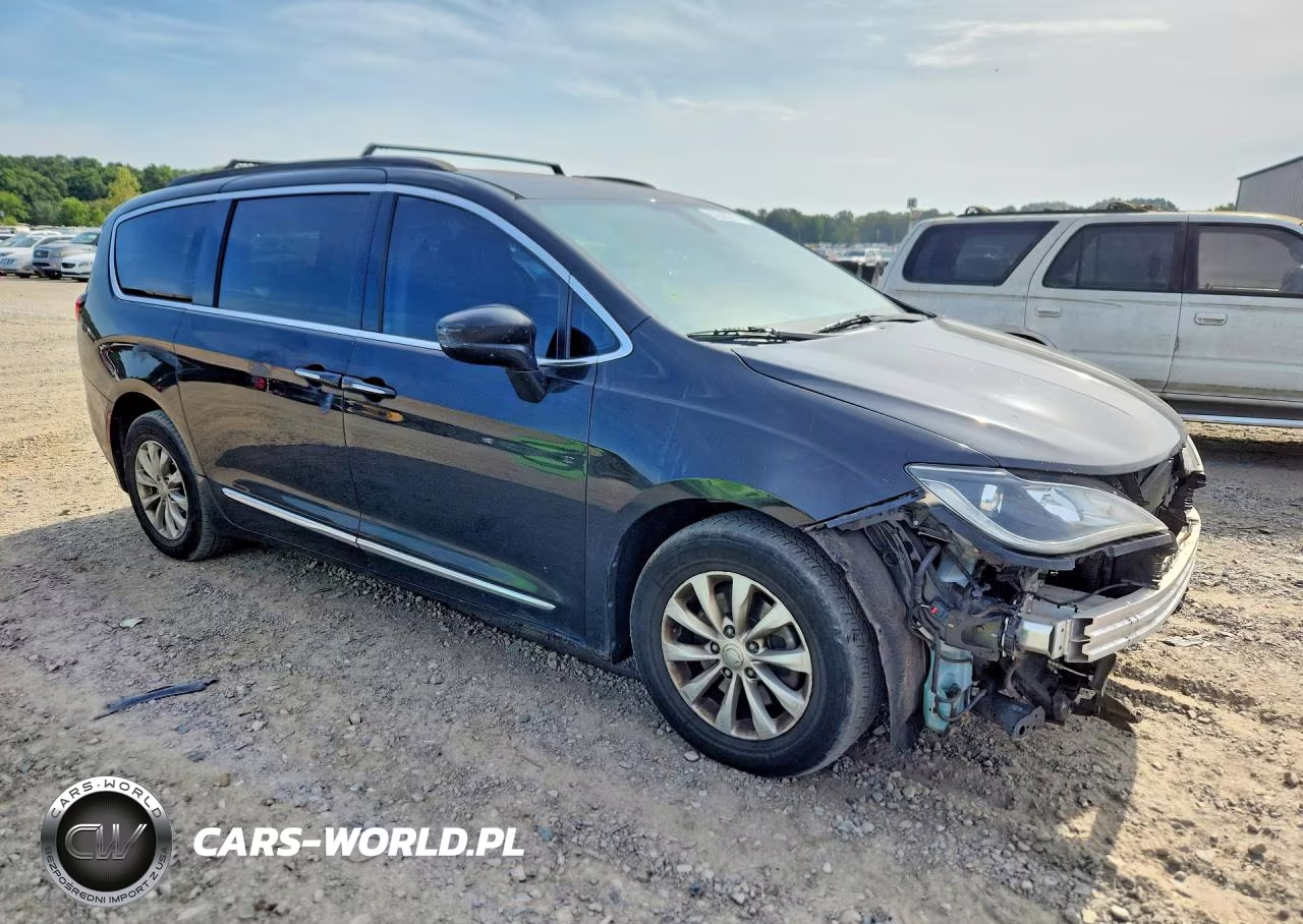 2017 Chrysler Pacifica Touring L VIN:2C4RC1BG7HR778151 - 4