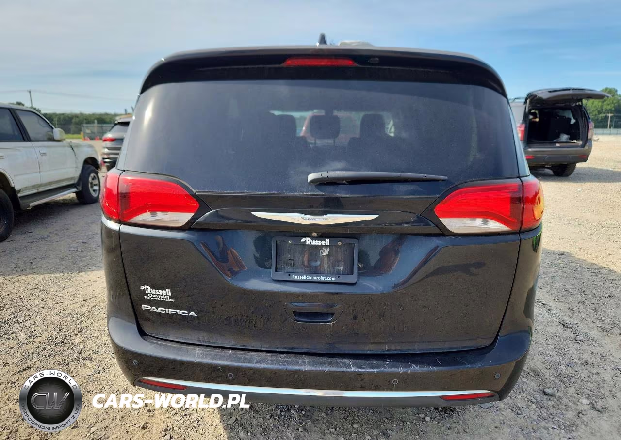 2017 Chrysler Pacifica Touring L VIN:2C4RC1BG7HR778151 - 6