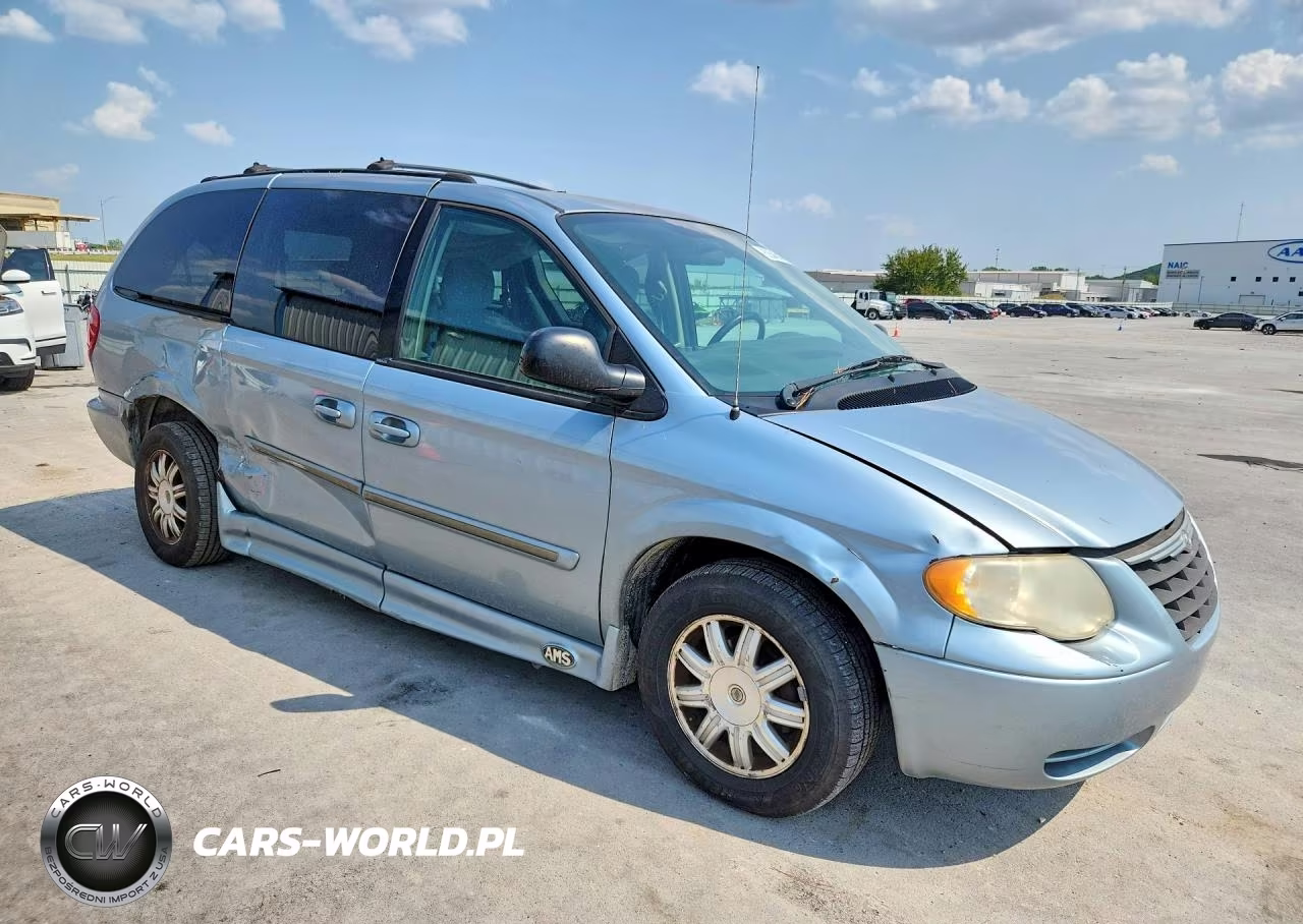2005 Chrysler Town & Country Touring VIN:2C8GP54L05R327943 - 4
